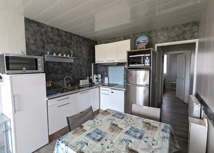 T3 Avec Terrasse Et Wifi, Proche Port A - Fr-1-420-142 شقة